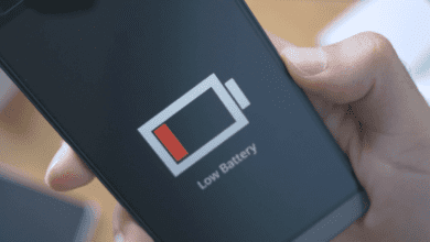 4k low battery notification blinking on smartphone screen r6lrejzi F0000 1 e1529484723623