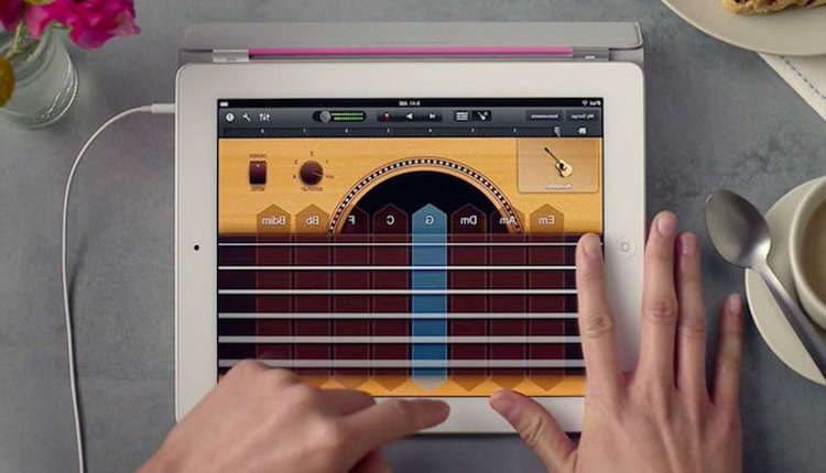 تعلم عزف الجيتار عبر الهاتف من خلال هذه التطبيقات المفضلة